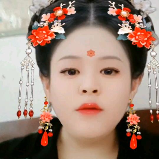 周岩欣怡