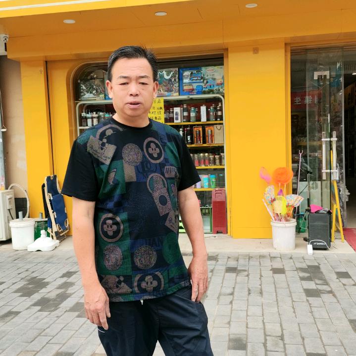引镇百货华哥