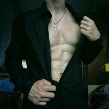 腹肌男孩