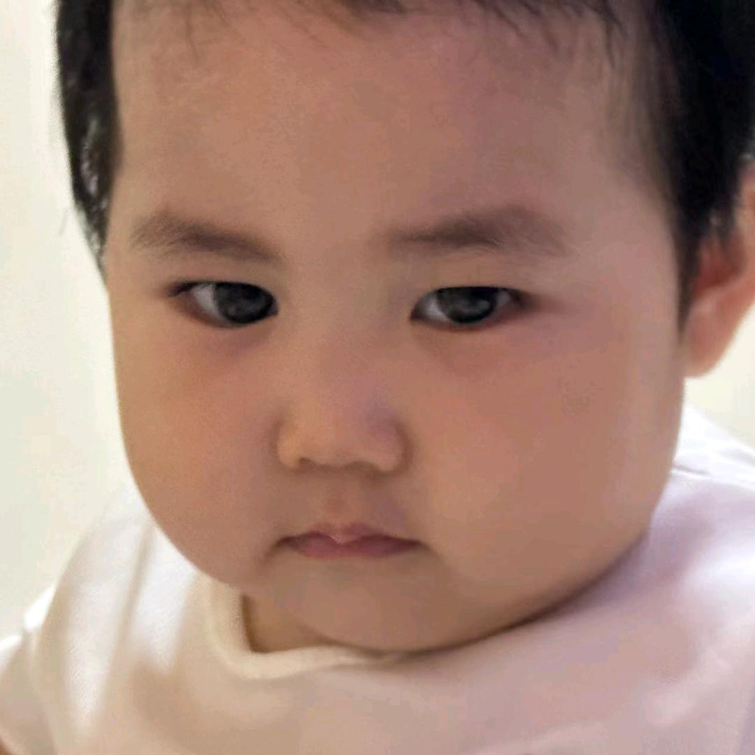 里里.