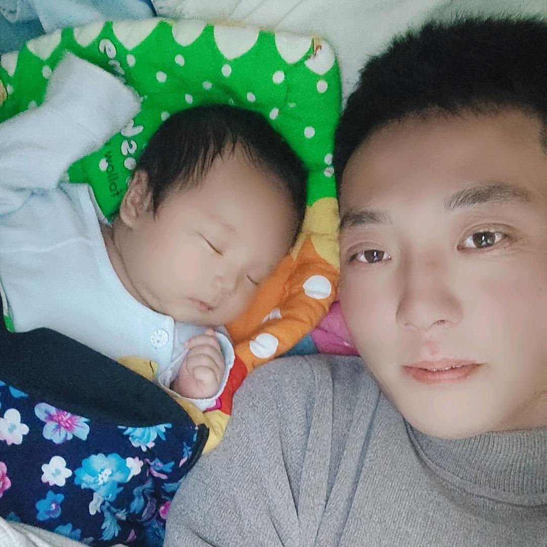 金毛。专业繁殖双血统金毛，边牧