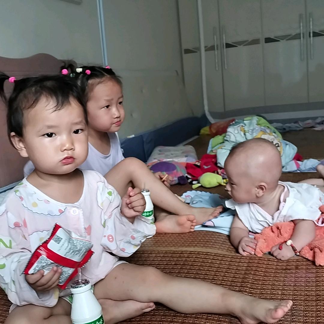 三个宝贝地奶奶