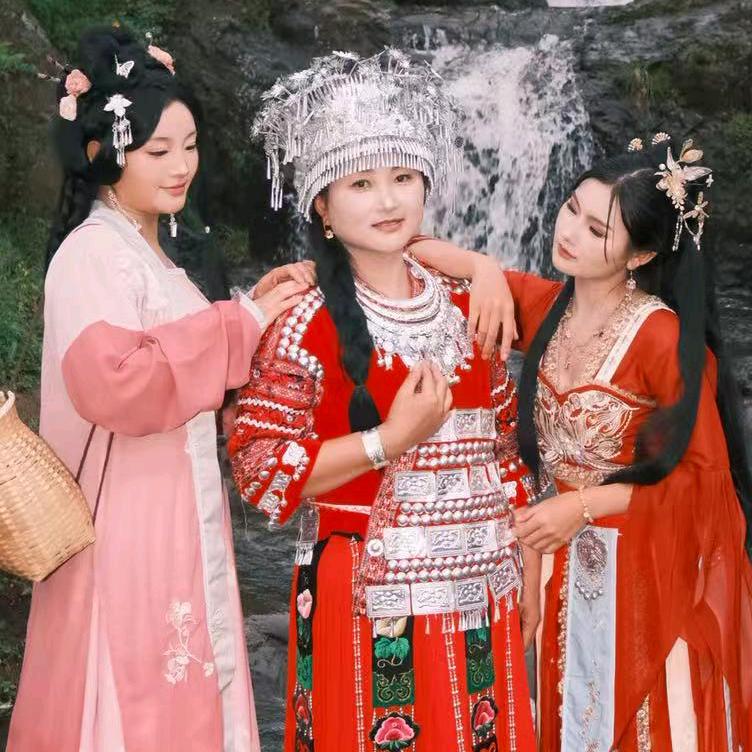 等爱的玫瑰。