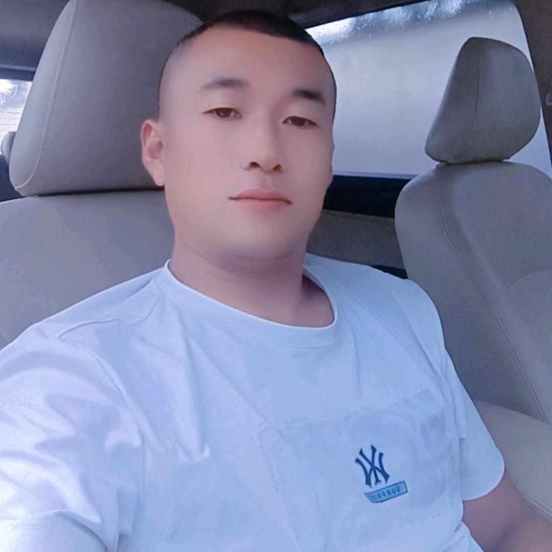 胡  小  亮