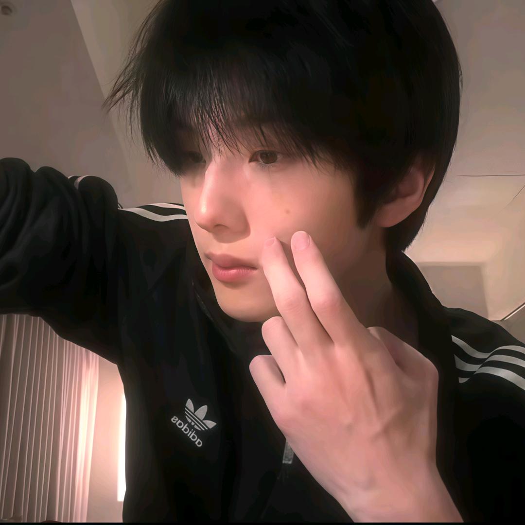 志星不晟（趴着睡๑🐹重度爱好者）