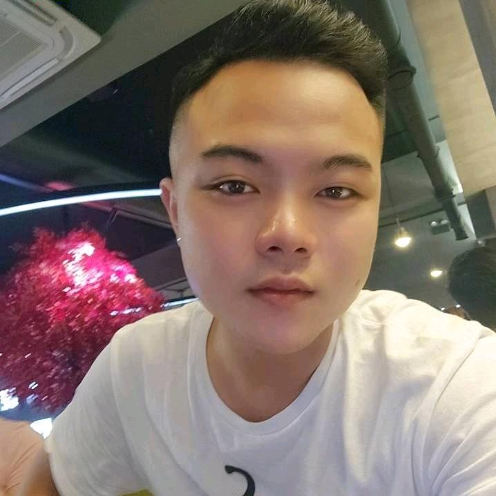丑八怪( ｡• 👅 •｡｀)源仔