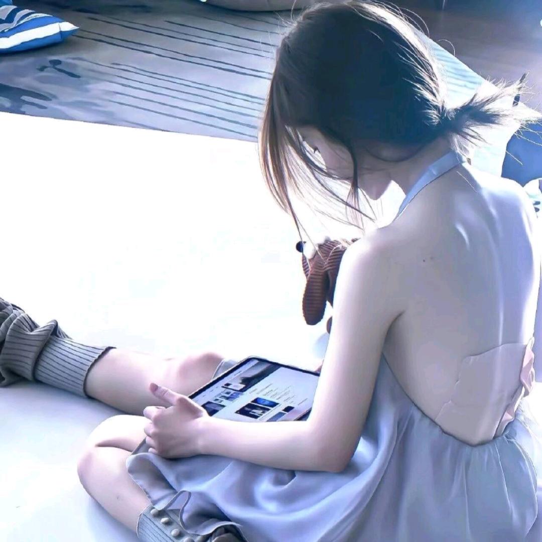 蹲在墙头等红杏❅