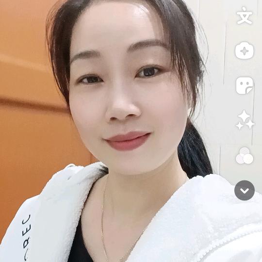 蔡蔡手舞