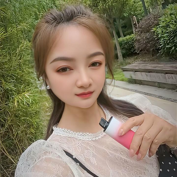 口粮店铺老板娘