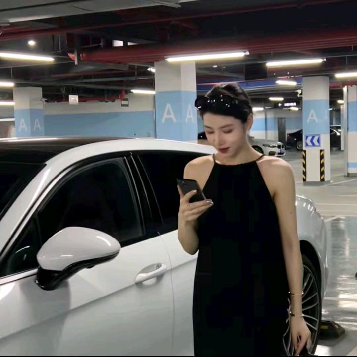 月月不吃鱼工作室穿搭