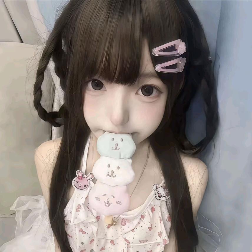 忧郁的大眼妹