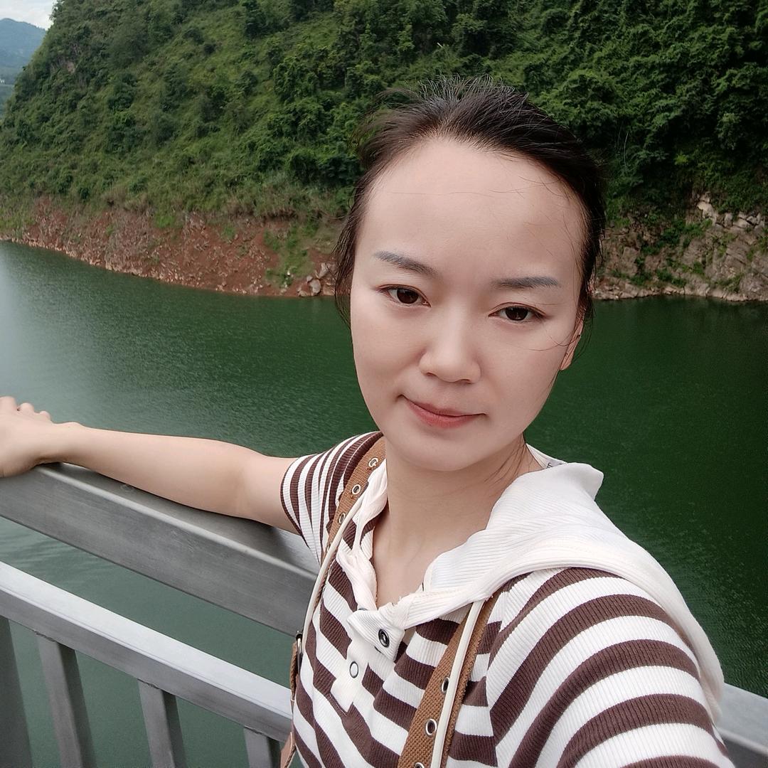 眉山体育馆智乐方卖手机的玲玲
