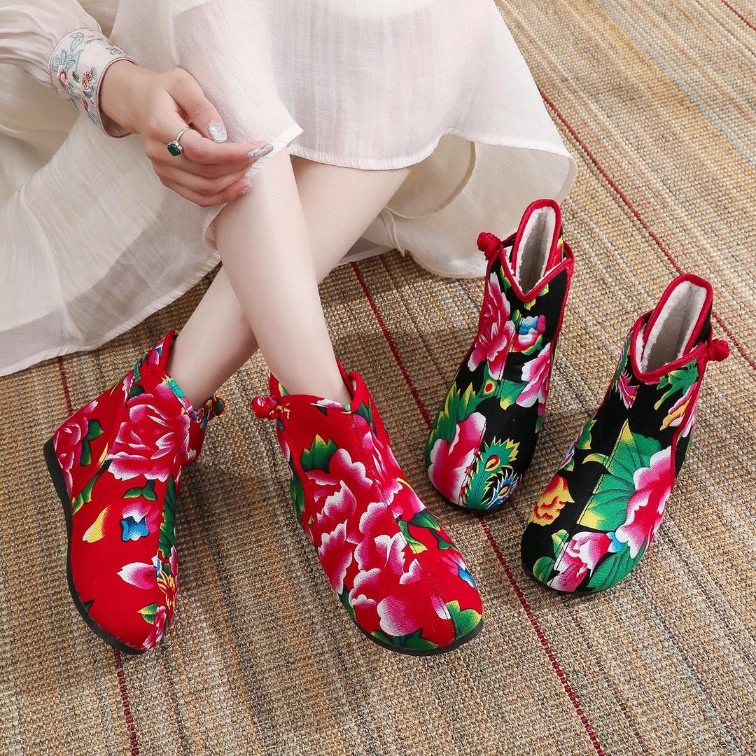 新颖绣花布鞋