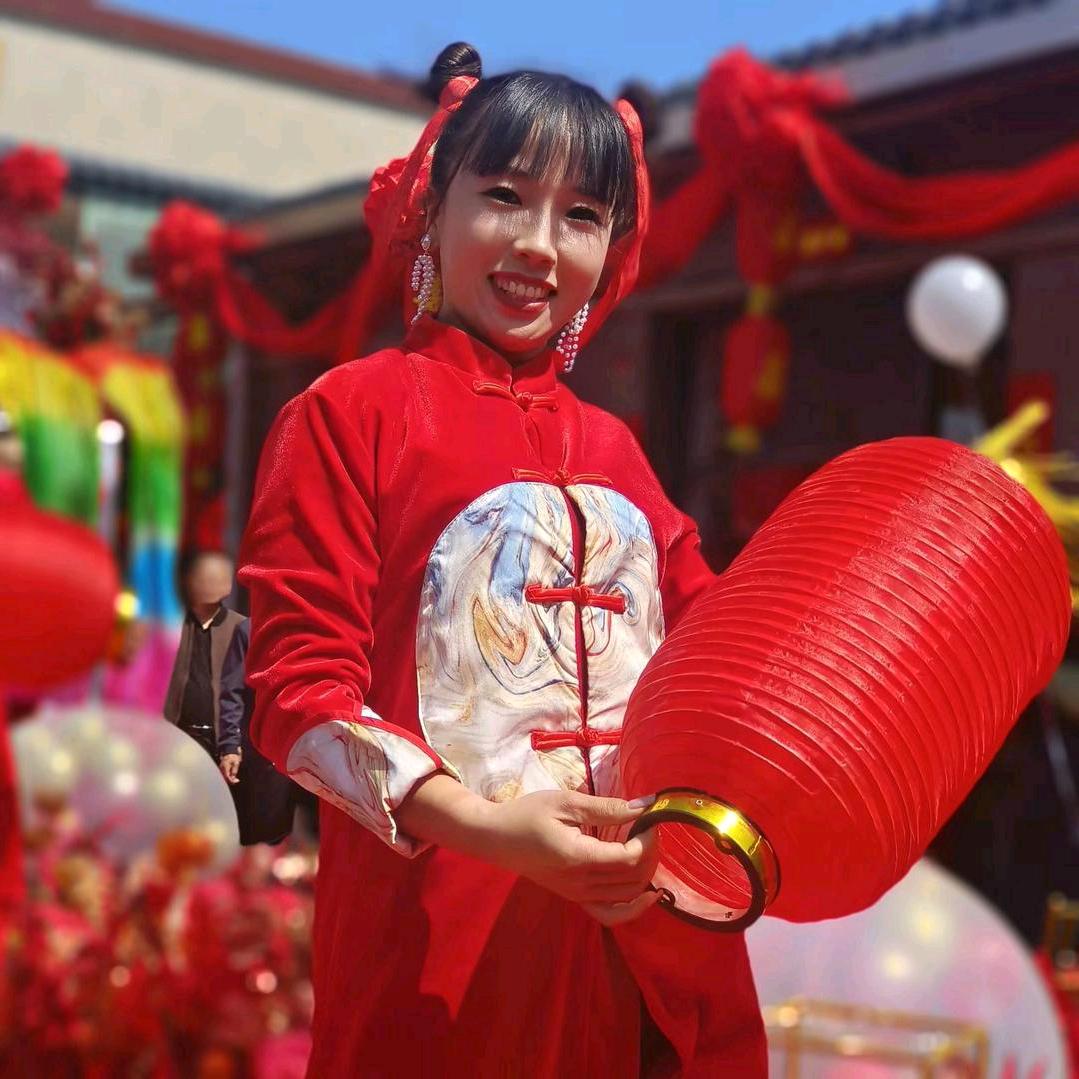 长治《糖果锣鼓舞蹈团》团长李娟(招人）