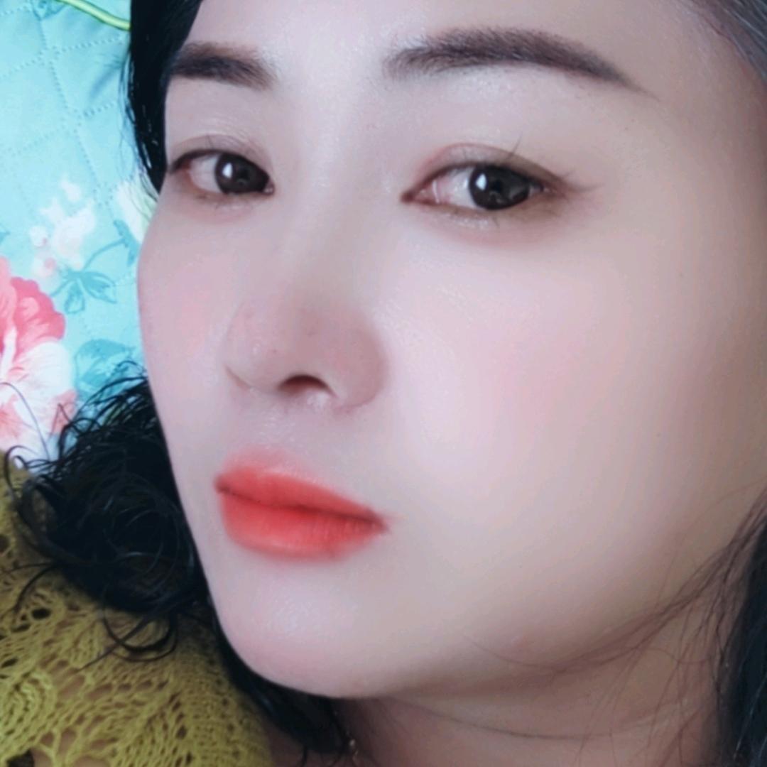 ；