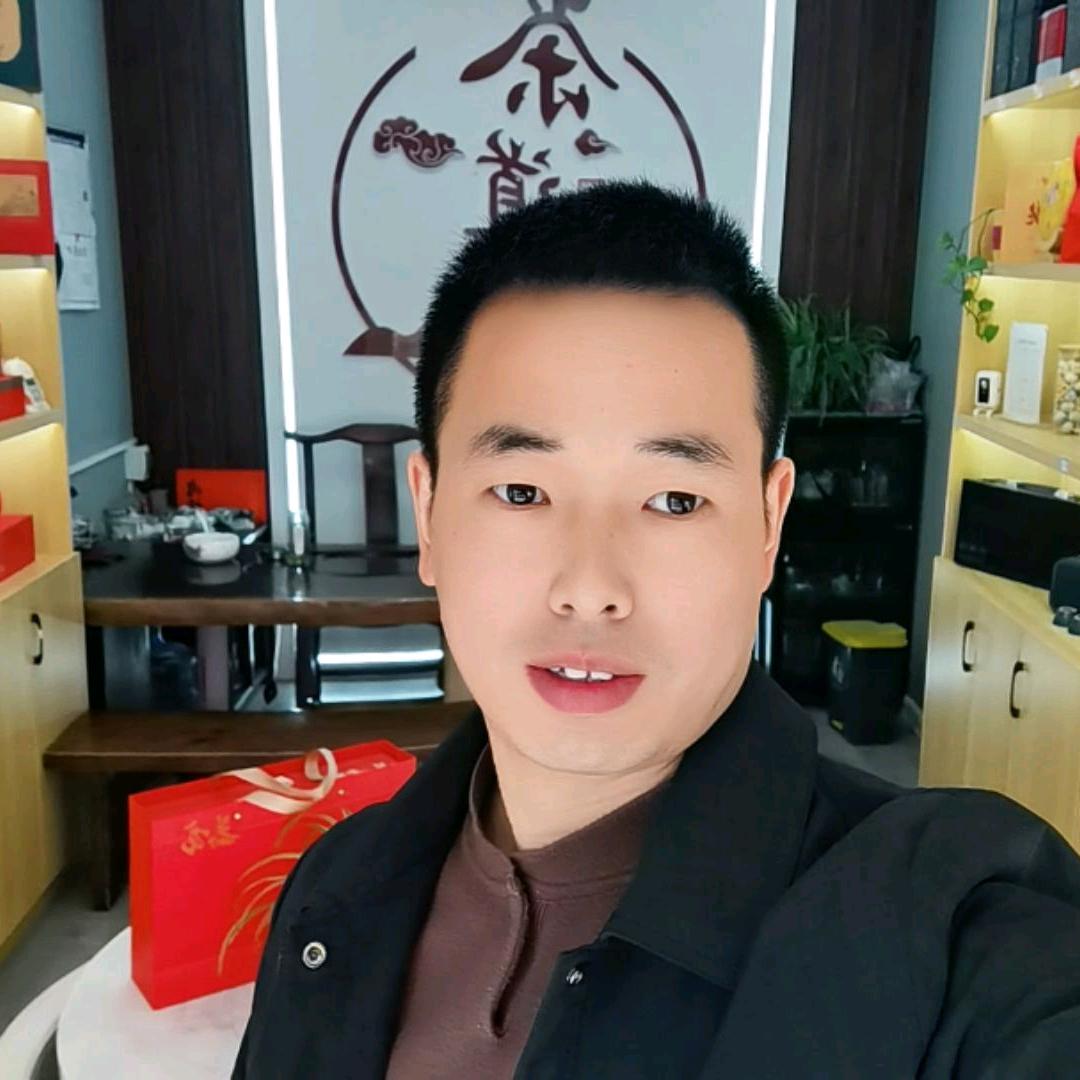 在路牌下的蓝田人