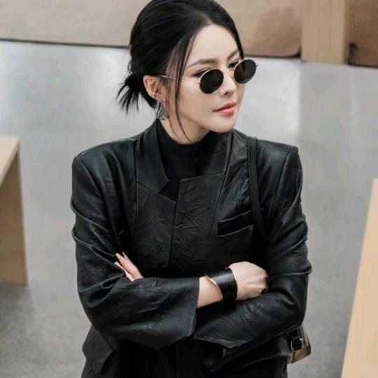 溶溶RONGRONG(穿搭优选)