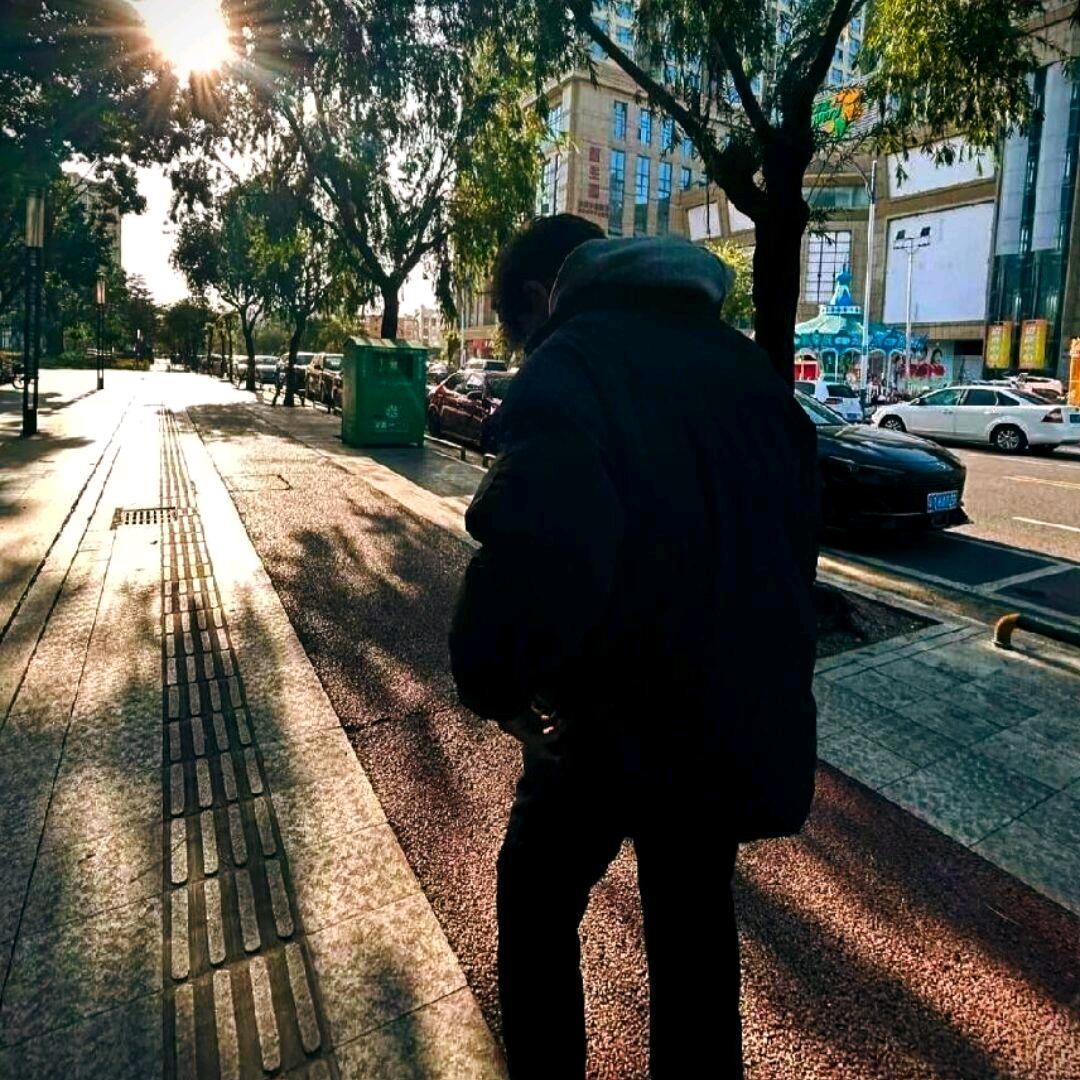雾屿悸