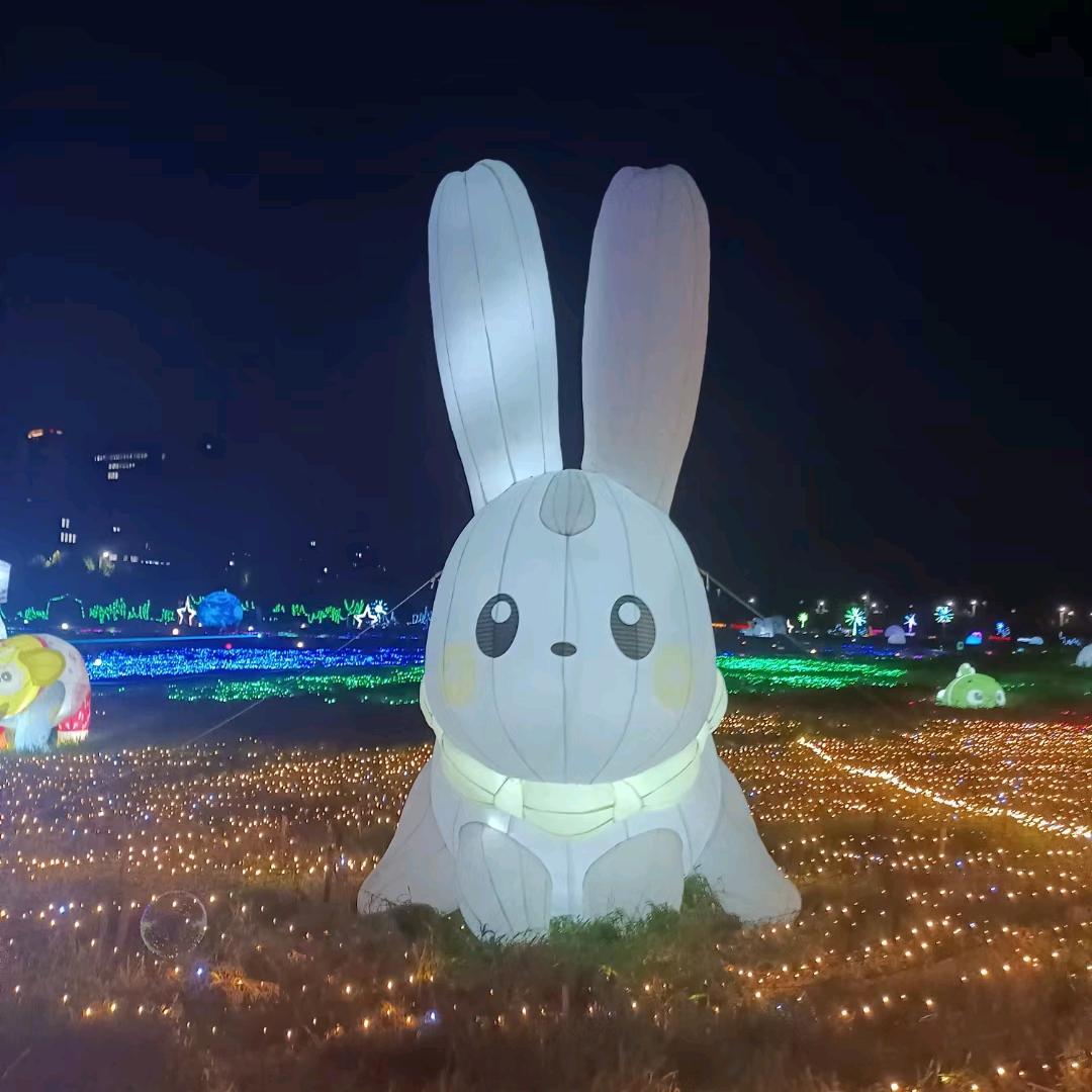 站在海边看日出