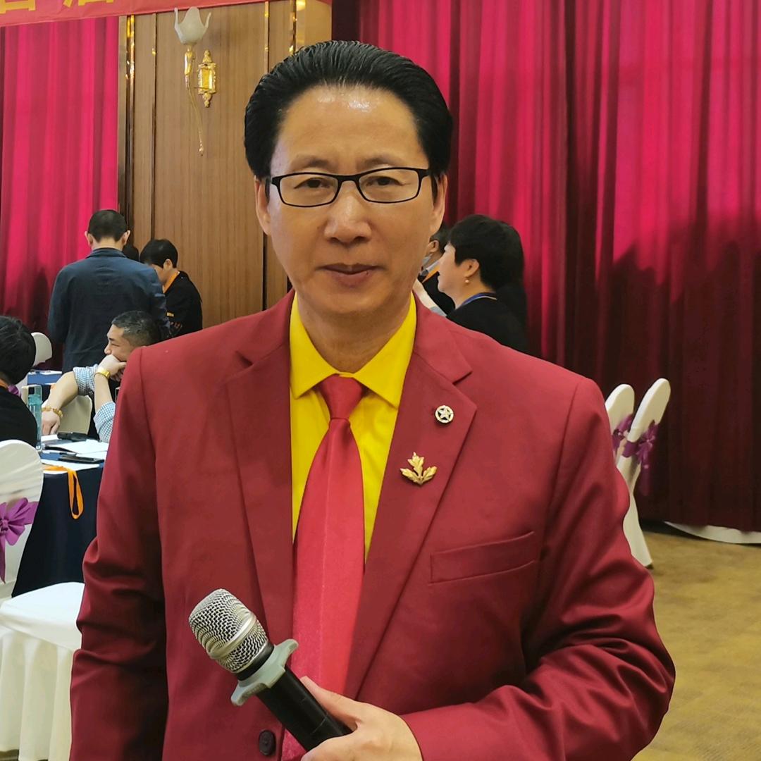 红衣大哥