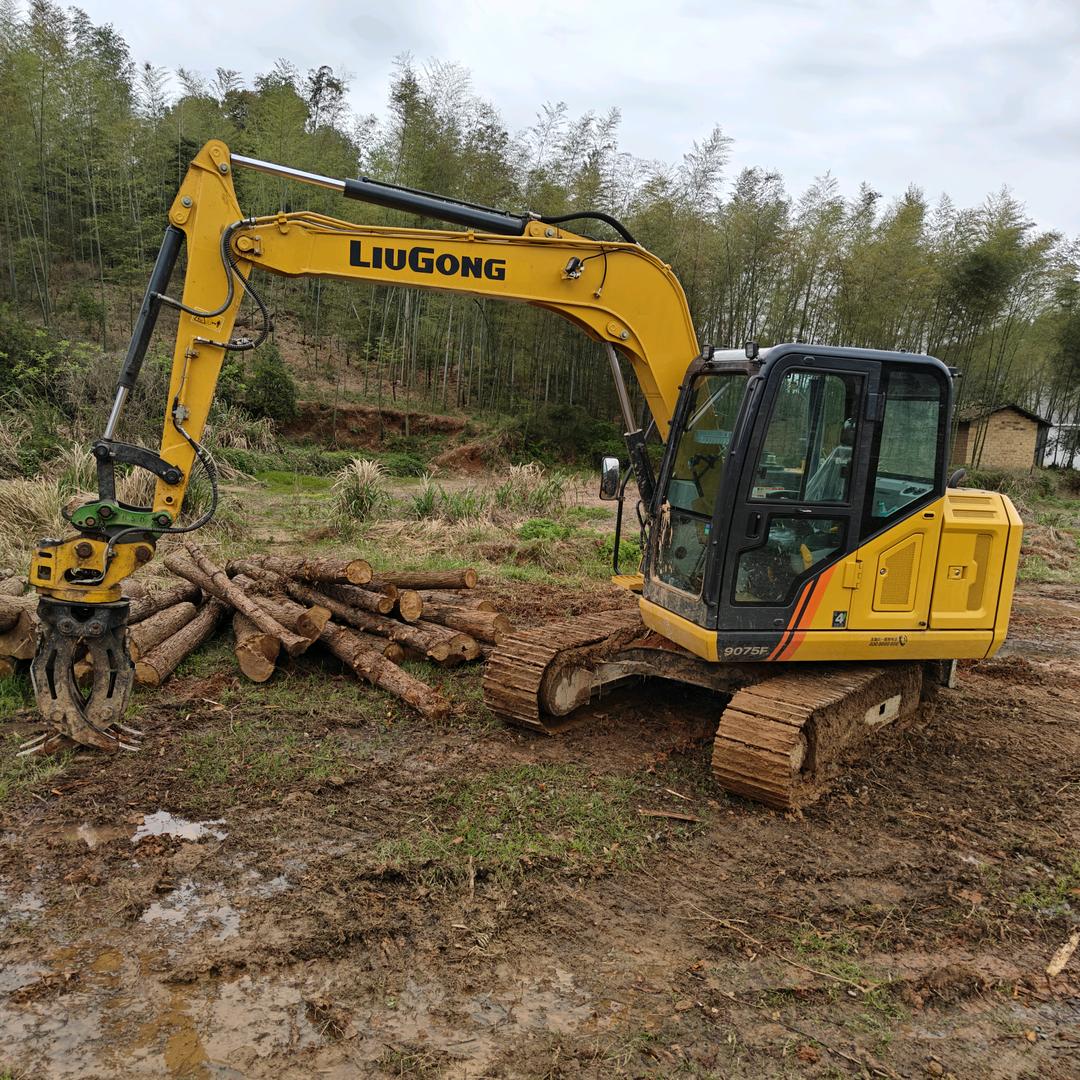 小黄（专业夹木机）