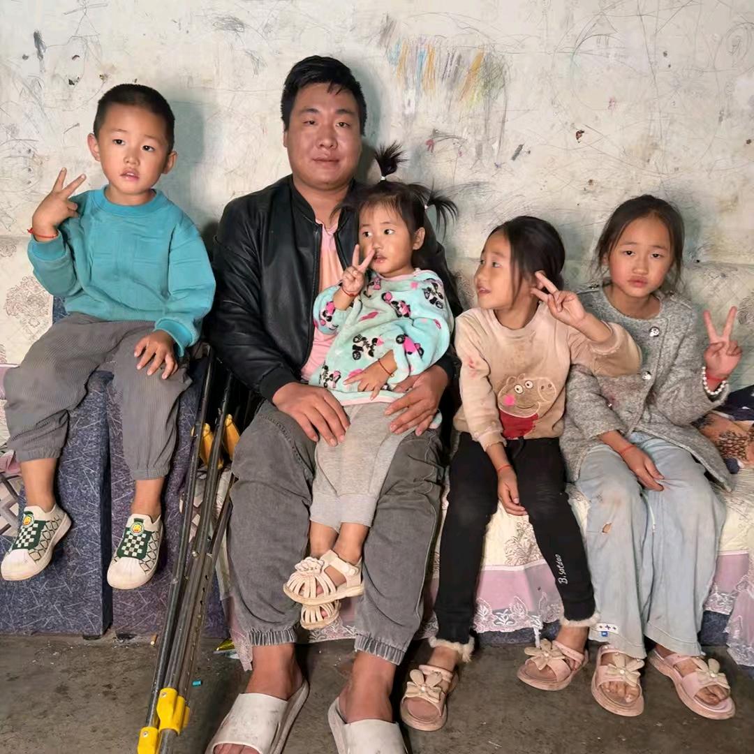 阿弟四个孩子爸爸