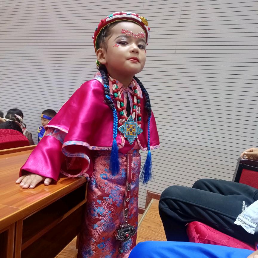 波密央青卓姆藏餐馆