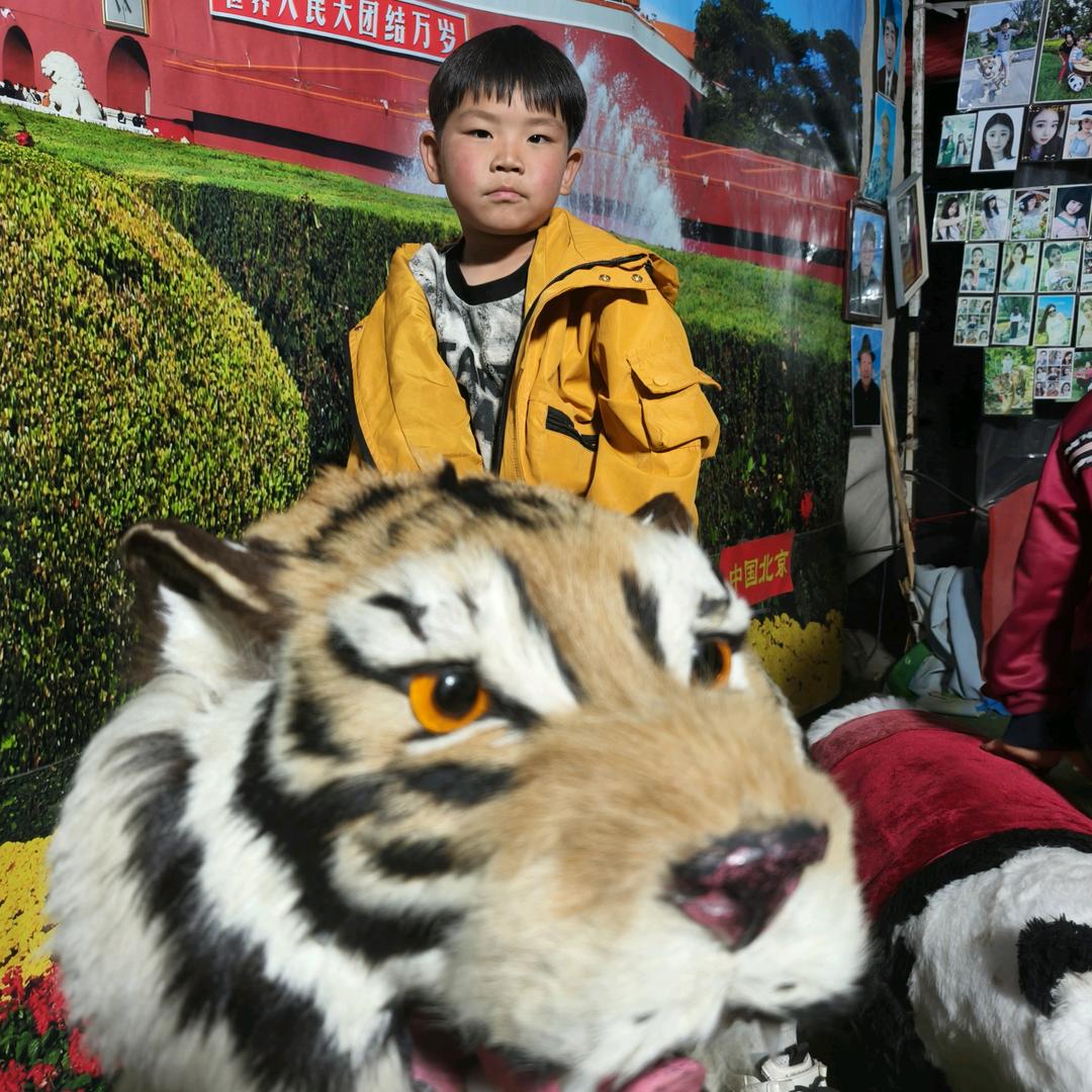 老黑非遗打铁花火壶民俗表演