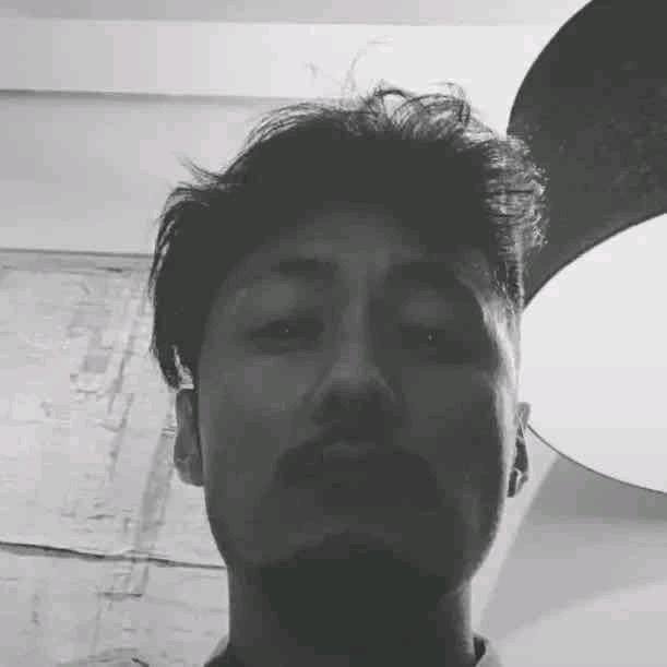 黄.