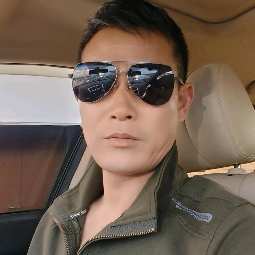 老何爱钓鱼