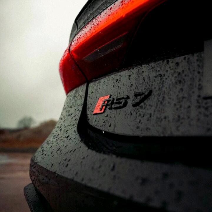 ，