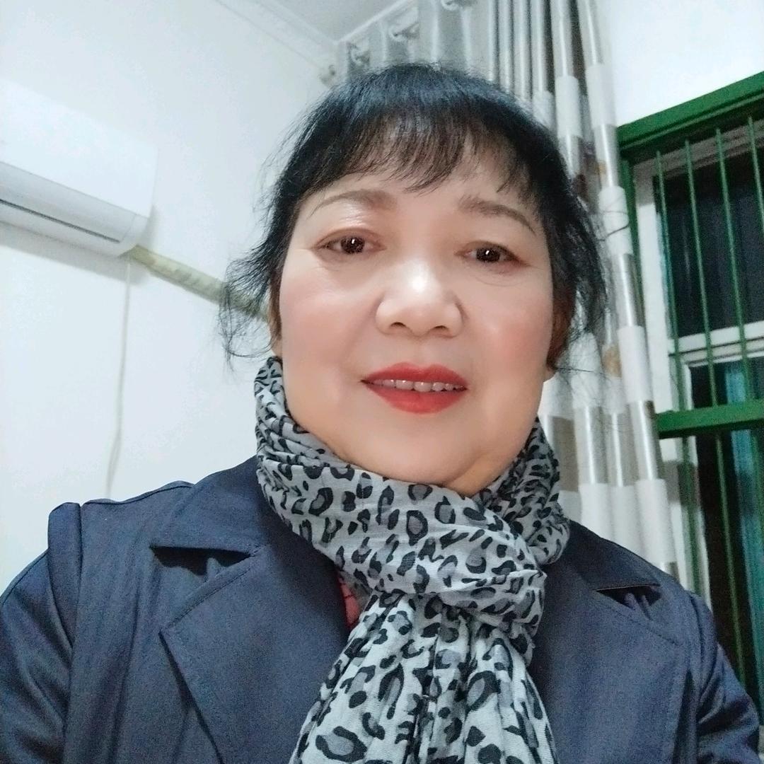何姐,