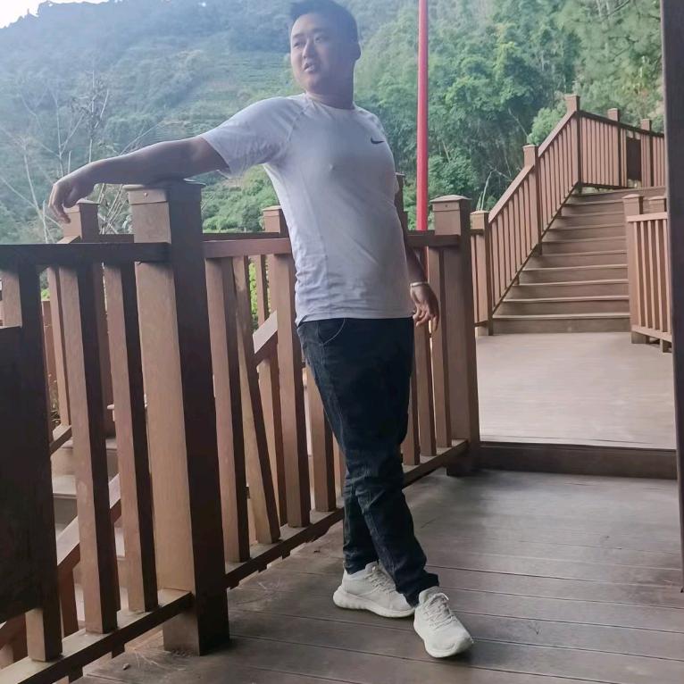哈尼小哥哥