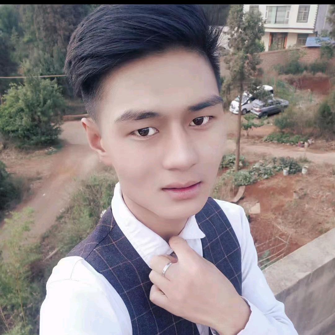 李嘎嘎--