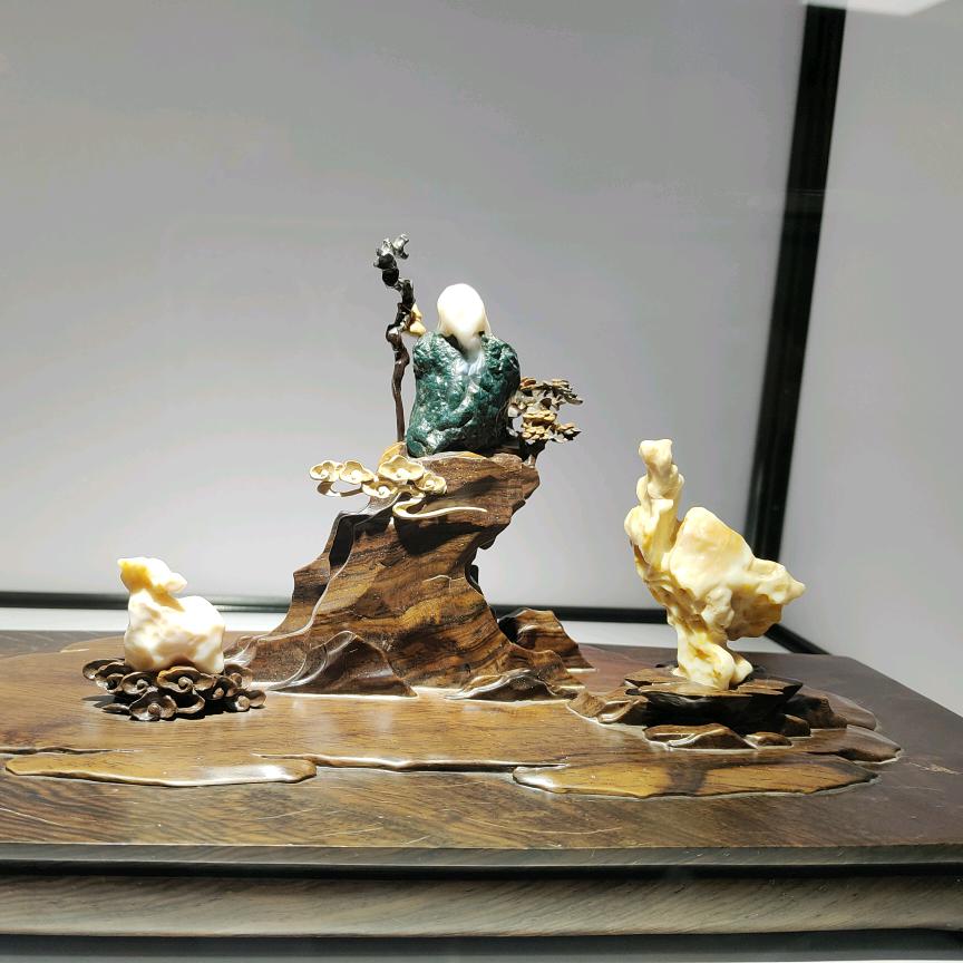 石间光影