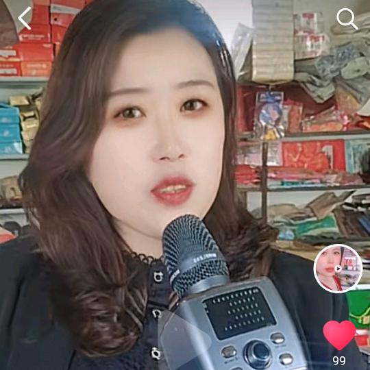黑玫瑰，业余爱好唱歌，🎤