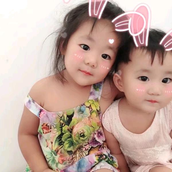 俩个宝贝的爷爷