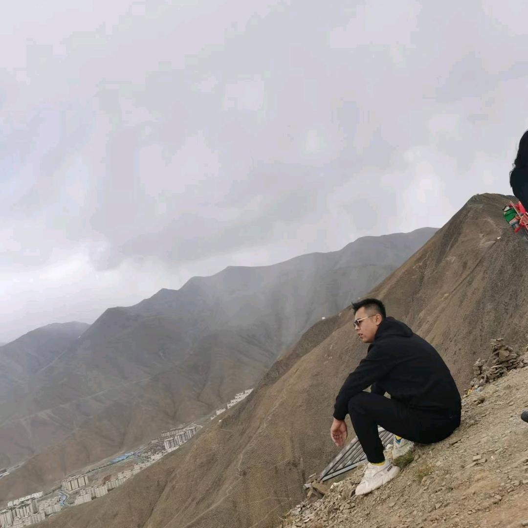 小郭是个小伙子