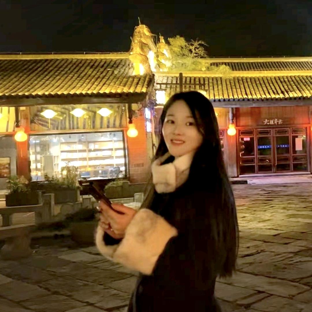 刘一默