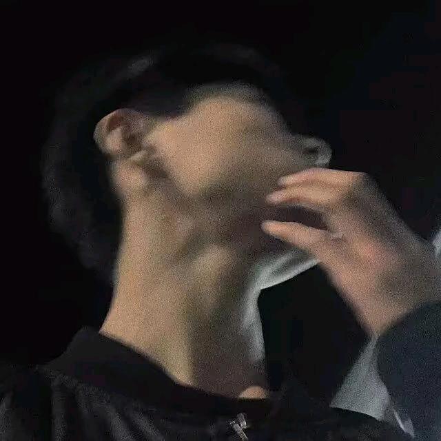在池塘里学青蛙