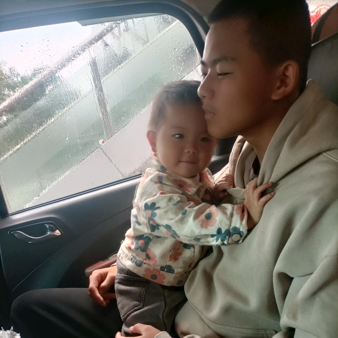 英子