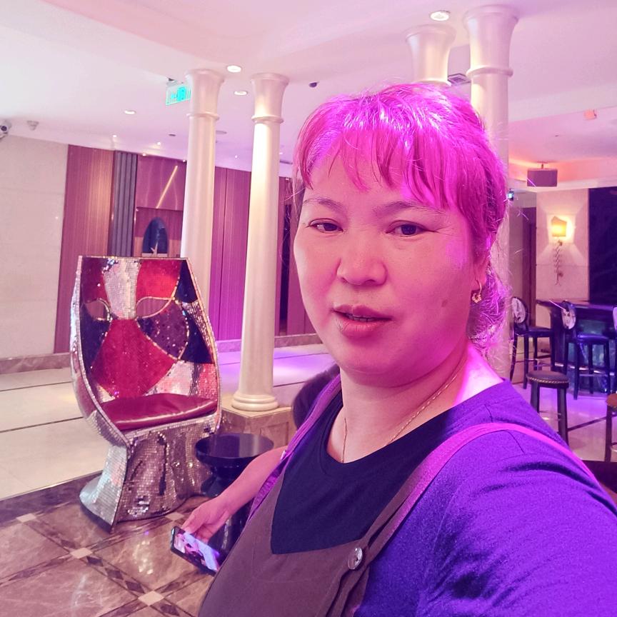 贵州省赤水市长期镇严本全。