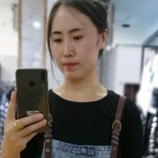 山西乡宁鸵鸟妹子