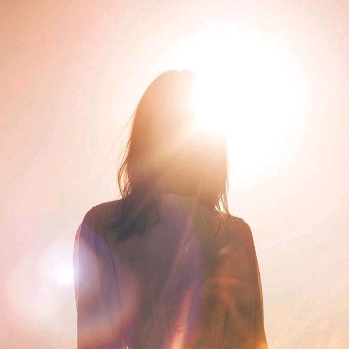 我笑爱露小虎牙