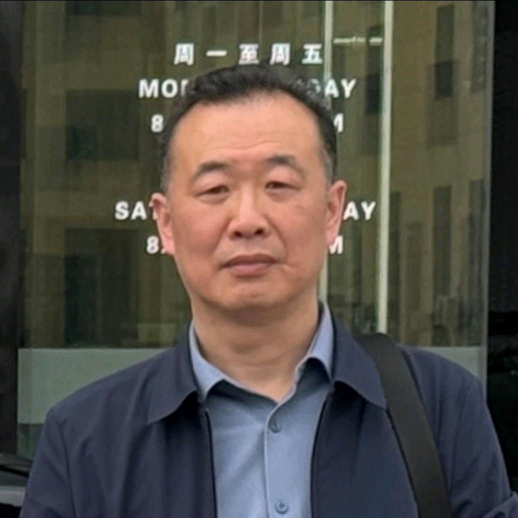 崔  文
