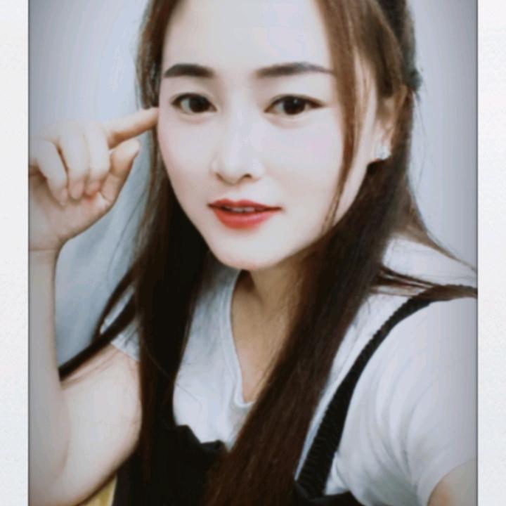 風雨中💃的女孩