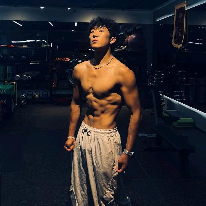 藏族小伙次罗 （纯肌肉版）