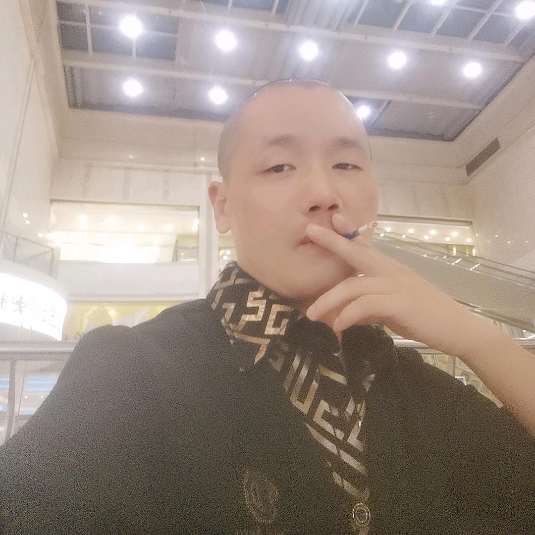 霓虹下的独狼（三子）