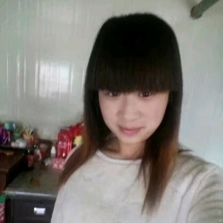 爱哭的小女孩