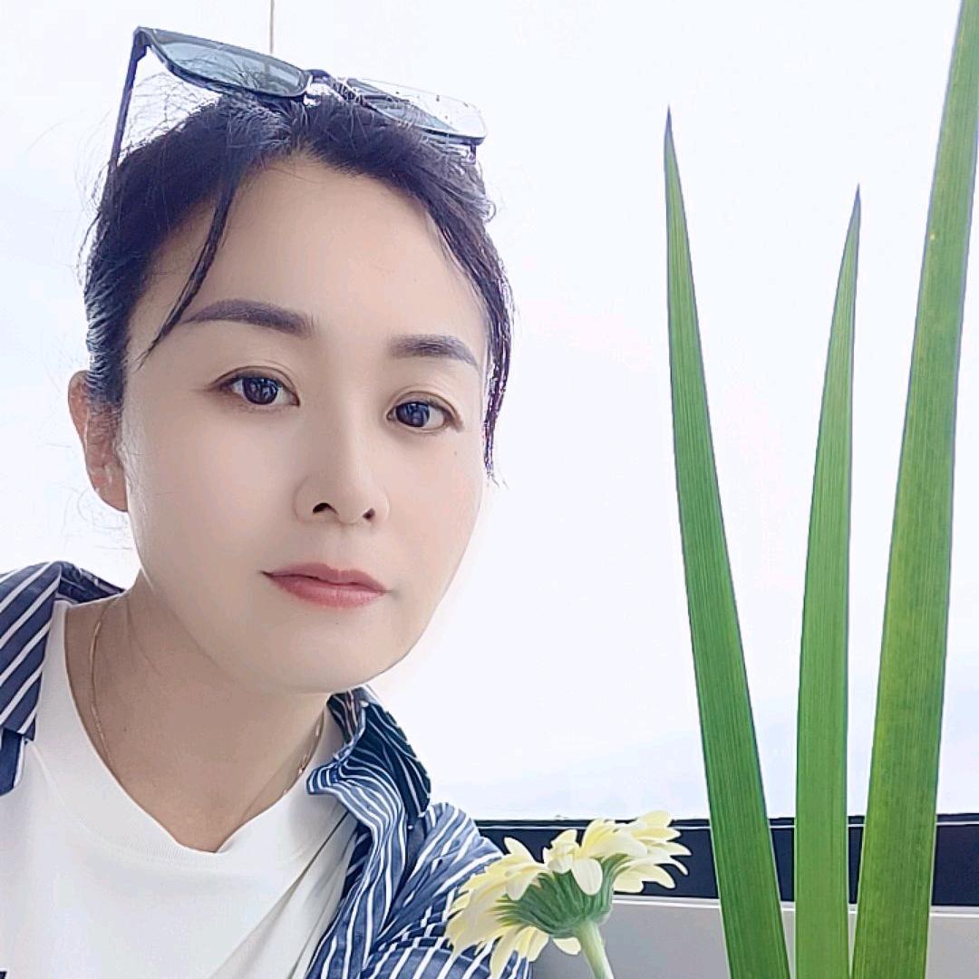 雪妮芳~鸿冰